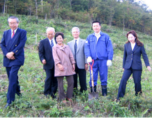 企業の森にて森林整備奉仕活動の状況をご紹介致します。